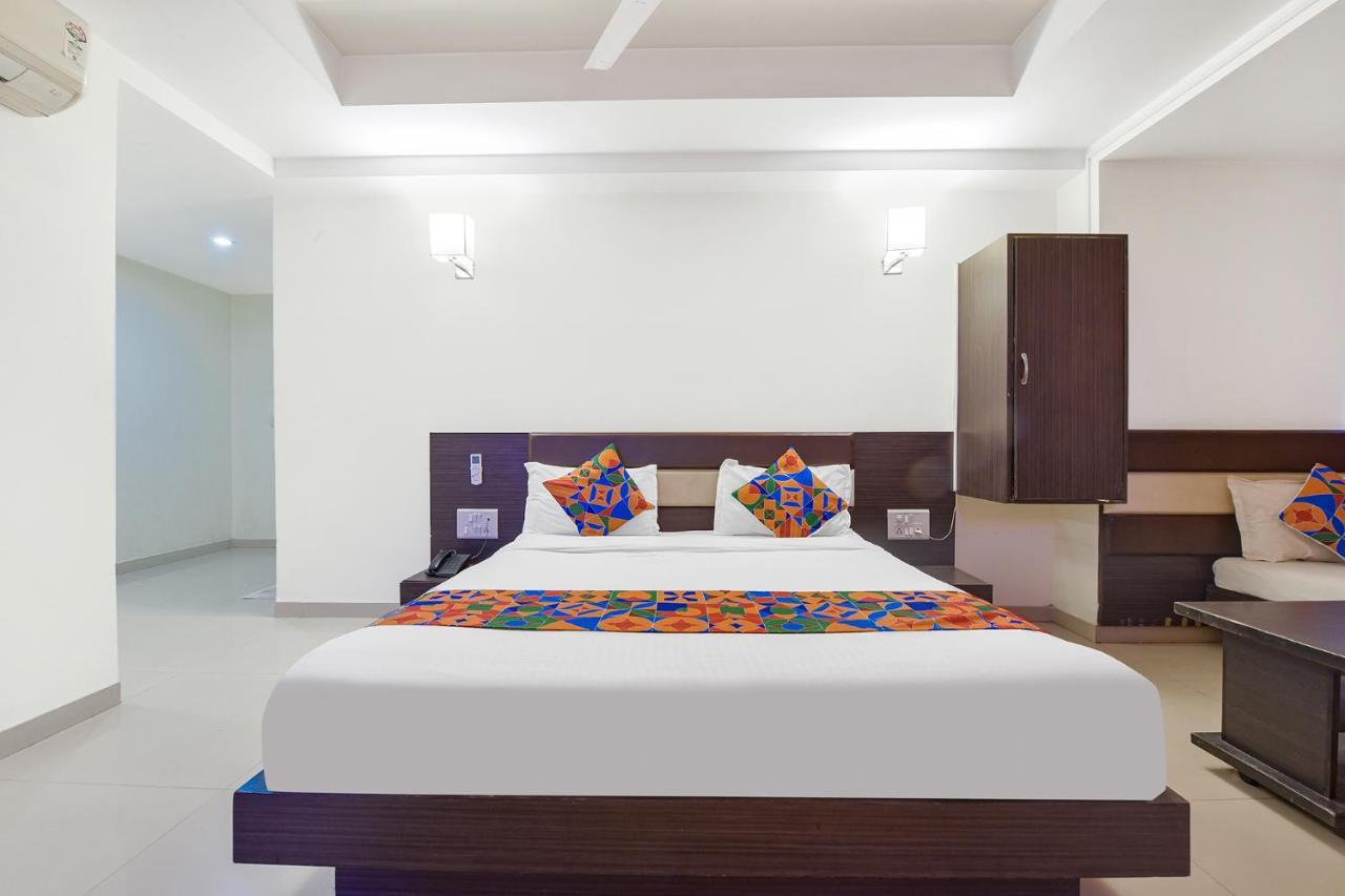 Fabhotel Skyland Ahmedabad Exterior photo