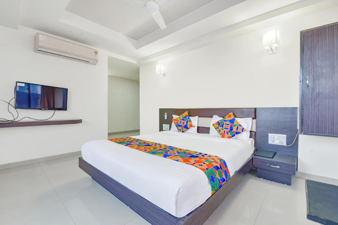 Fabhotel Skyland Ahmedabad Exterior photo